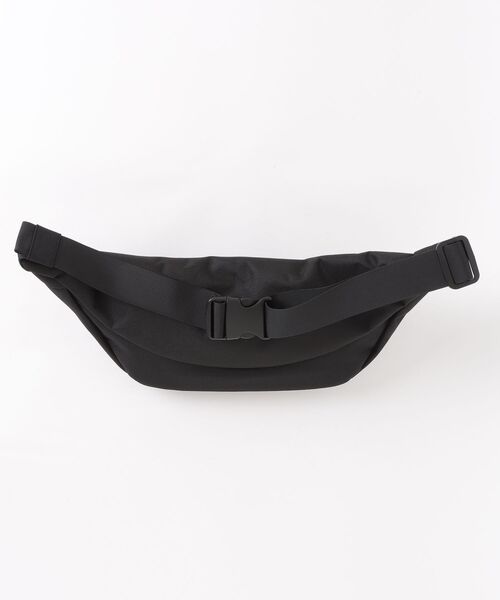 KANGOL(カンゴール)の「"06"≪KANGOL≫1ポケット ブランドロゴマーク ウエストバッグ(ボディバッグ/ウエストポーチ・メンズ・ブラック×ホワイト/ブラック×グレー・ONE SIZE)」の3枚目の写真