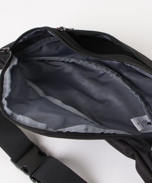 KANGOL(カンゴール)の「"06"≪KANGOL≫1ポケット ブランドロゴマーク ウエストバッグ(ボディバッグ/ウエストポーチ・メンズ・ブラック×ホワイト/ブラック×グレー・ONE SIZE)」の5枚目の写真