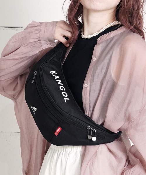 KANGOL(カンゴール)の「"06"≪KANGOL≫1ポケット ブランドロゴマーク ウエストバッグ(ボディバッグ/ウエストポーチ・メンズ・ブラック×ホワイト/ブラック×グレー・ONE SIZE)」の1枚目の写真