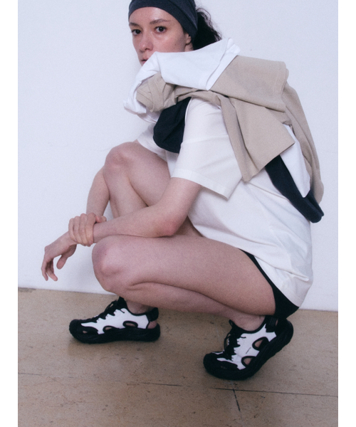 HUMTTO(ハムト)の「女性ハイキングサンダルリフHGC(サンダル・レディース・ブラック/ホワイト・23cm/23.5cm/24cm/24.5cm/25cm)」の4枚目の写真