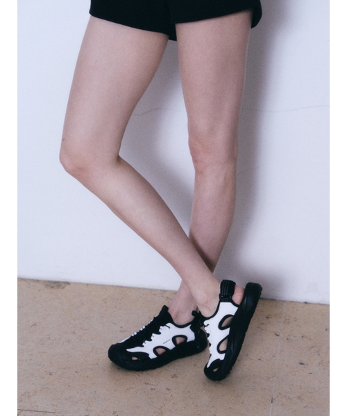 HUMTTO(ハムト)の「女性ハイキングサンダルリフHGC(サンダル・レディース・ブラック/ホワイト・23cm/23.5cm/24cm/24.5cm/25cm)」の5枚目の写真