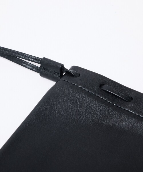 ED ROBERT JUDSON(エドロバートジャドソン)の「【ED ROBERT JUDSON / エドロバートジャドソン】KARABINER BAG / カラビナバッグ / レザー / 巾着式 / ユニセックス(ボディバッグ/ウエストポーチ・メンズ・ブラック・フリー)」の4枚目の写真