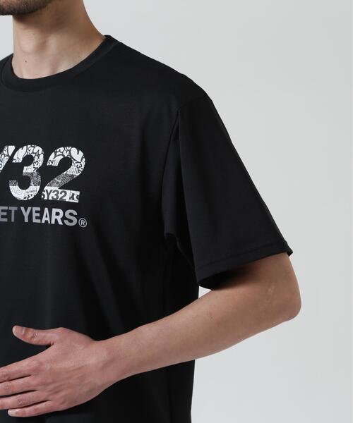 SY32 by SWEET YEARS（エスワイサーティトゥバイスィートイヤーズ）の「SY32 by SWEET YEARS /エスワイサーティトゥ バイ スィートイヤーズ/BASIC GRAPHIC LOGO TEE（Tシャツ/カットソー・メンズ・ホワイト/ブラック・L/XL/M）」の4枚目の写真
