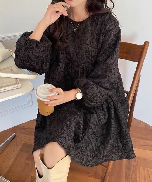 Alvia(アルビア)の「ボリュームスリーブワンピース/凹凸素材(ワンピース・レディース・ブラック・M)」の6枚目の写真