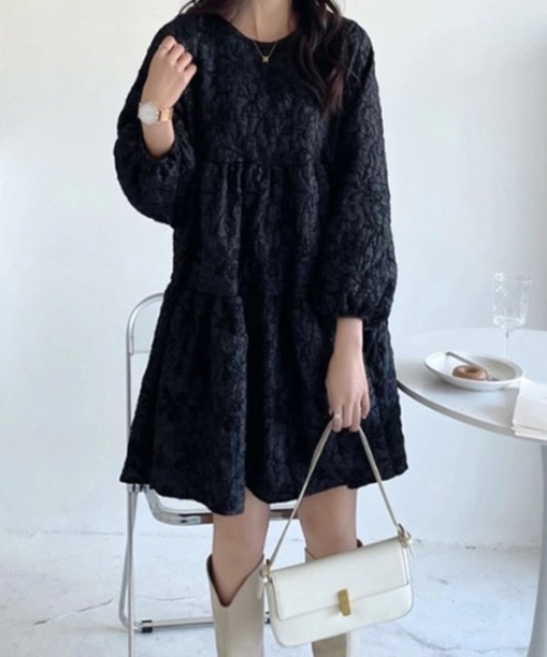 Alvia(アルビア)の「ボリュームスリーブワンピース/凹凸素材(ワンピース・レディース・ブラック・M)」の5枚目の写真