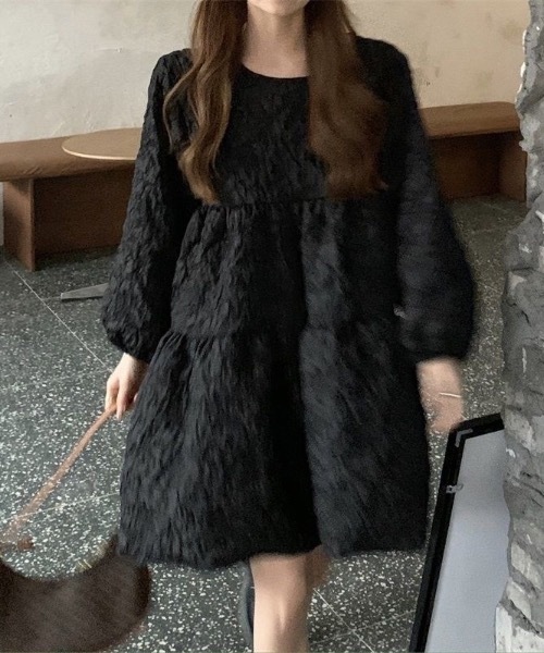 Alvia(アルビア)の「ボリュームスリーブワンピース/凹凸素材(ワンピース・レディース・ブラック・M)」の8枚目の写真