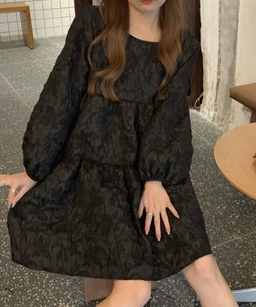 Alvia(アルビア)の「ボリュームスリーブワンピース/凹凸素材(ワンピース・レディース・ブラック・M)」の7枚目の写真