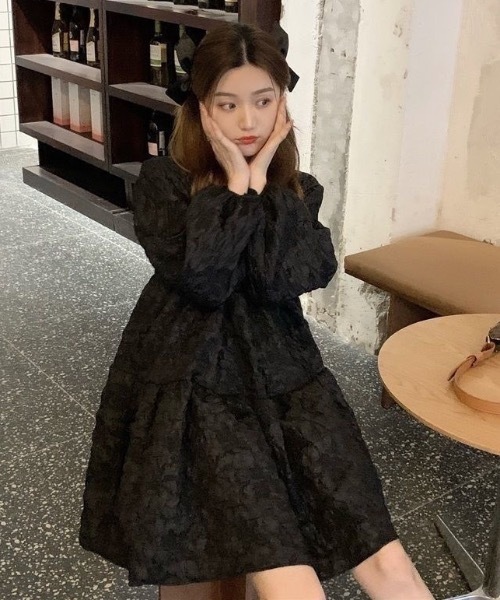 Alvia(アルビア)の「ボリュームスリーブワンピース/凹凸素材(ワンピース・レディース・ブラック・M)」の9枚目の写真