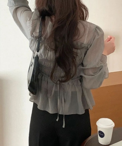 FAVORITO(ファヴォリート)の「シャーリング加工チュールのトップス(シャツ/ブラウス・レディース・ベージュ/グレー・F)」の5枚目の写真