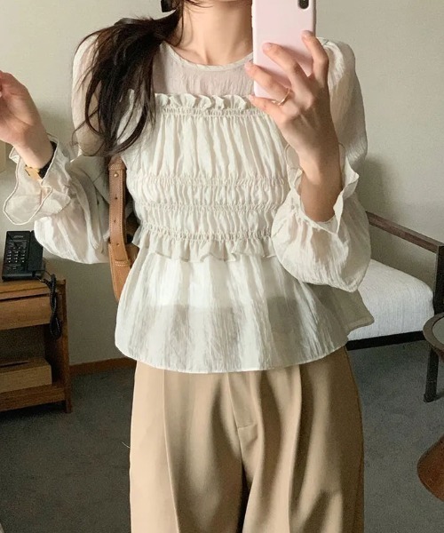 FAVORITO(ファヴォリート)の「シャーリング加工チュールのトップス(シャツ/ブラウス・レディース・ベージュ/グレー・F)」の17枚目の写真