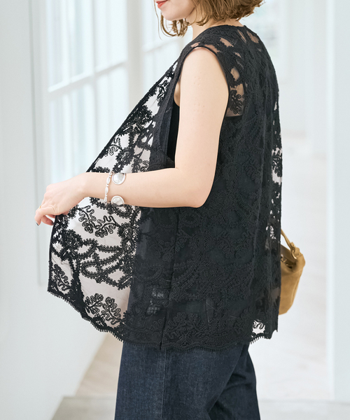Spick & Span（スピックアンドスパン）の「《新色有り / 追加》コードエンブロイダリーチュールベスト（ベスト・レディース・ブラック/ホワイト・FREE）」の7枚目の写真
