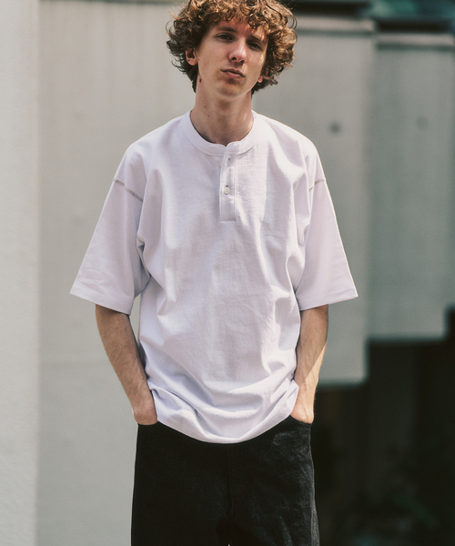 417 EDIFICE(フォーワンセブンエディフィス)の「トーナルステッチ ヘンリーネックTシャツ(Tシャツ/カットソー・メンズ・アイボリー/ブラック/ホワイト・LARGE/MEDIUM)」の2枚目の写真