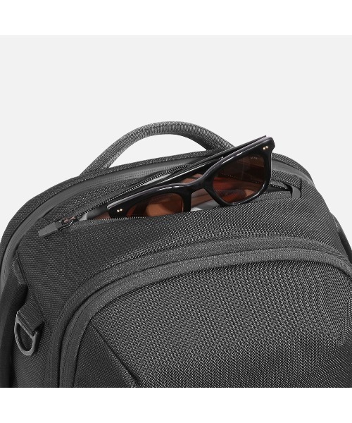 Aer(エアー)の「AER City Pack Pro 2 24L / AER-21064(バックパック/リュック・メンズ・ブラック・FREE)」の10枚目の写真