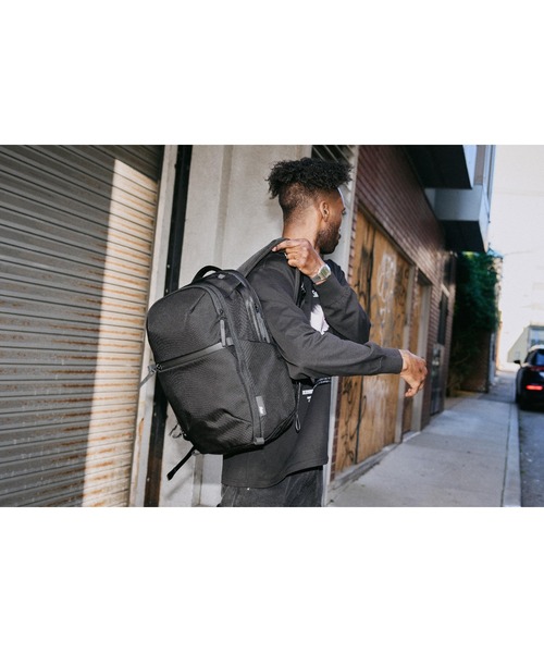 Aer(エアー)の「AER City Pack Pro 2 24L / AER-21064(バックパック/リュック・メンズ・ブラック・FREE)」の19枚目の写真