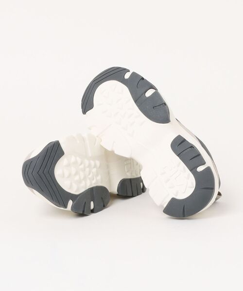 FILA(フィラ)の「【FILA】厚底 ジュニアスニーカー Libero(スニーカー・キッズ・アイボリー系1・21.5cm/22.0cm/22.5cm/23.0cm/23.5cm/21.0cm)」の3枚目の写真
