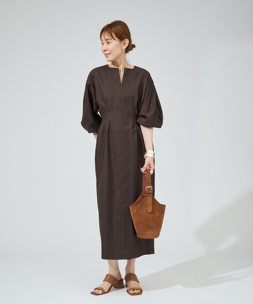 VERMEIL par iena(ヴェルメイユパーイエナ)の「《一部WEB限定》FLAXASA jewel ox ウエストシェイプワンピース(ワンピース・レディース・ネイビー/ブラウン/カーキ・40/38/36)」の4枚目の写真