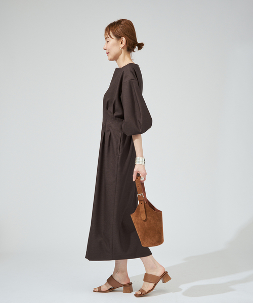 VERMEIL par iena(ヴェルメイユパーイエナ)の「《一部WEB限定》FLAXASA jewel ox ウエストシェイプワンピース(ワンピース・レディース・ネイビー/ブラウン/カーキ・40/38/36)」の5枚目の写真