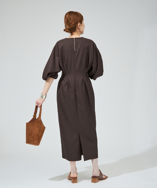 VERMEIL par iena(ヴェルメイユパーイエナ)の「《一部WEB限定》FLAXASA jewel ox ウエストシェイプワンピース(ワンピース・レディース・ネイビー/ブラウン/カーキ・40/38/36)」の6枚目の写真