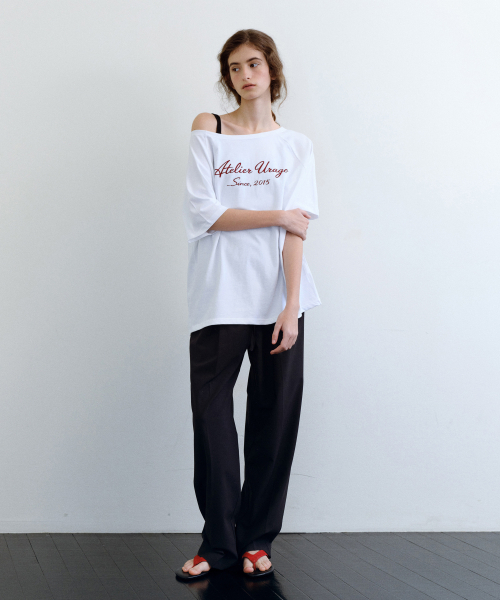 URAGO(ユラーゴ)の「Atelier off shoulder t-shirt(Tシャツ/カットソー・レディース・アイボリー/ネイビー/オートミール・FREE)」の6枚目の写真
