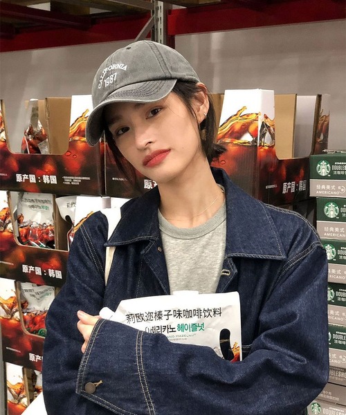 ammy.（エイミードット）の「【 ammy. / エイミードット 】 フェード加工 ロゴデザイン キャップ（キャップ・レディース・レッド系/ベージュ系/グレー系/ブラック系/カーキ系/ブルー系・FREE）」の2枚目の写真