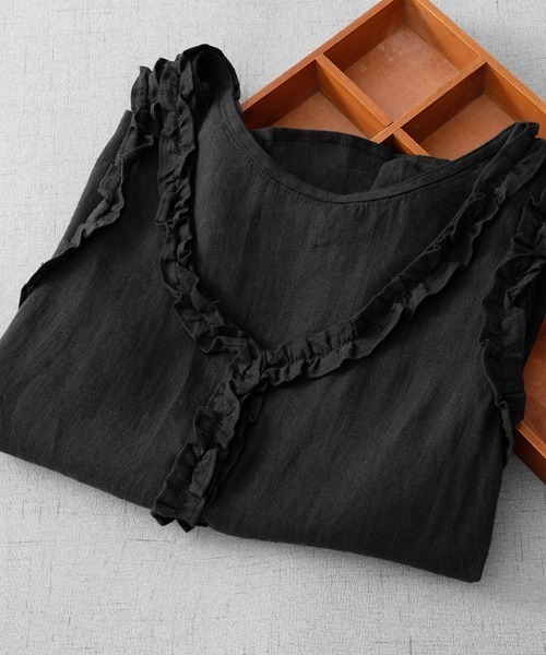 AMAJI（アマジ）の「ラウンドネック フリル襟 ノースリーブ ブラウス（シャツ/ブラウス・レディース・ブラック・MEDIUM/LARGE/X-LARGE）」の3枚目の写真