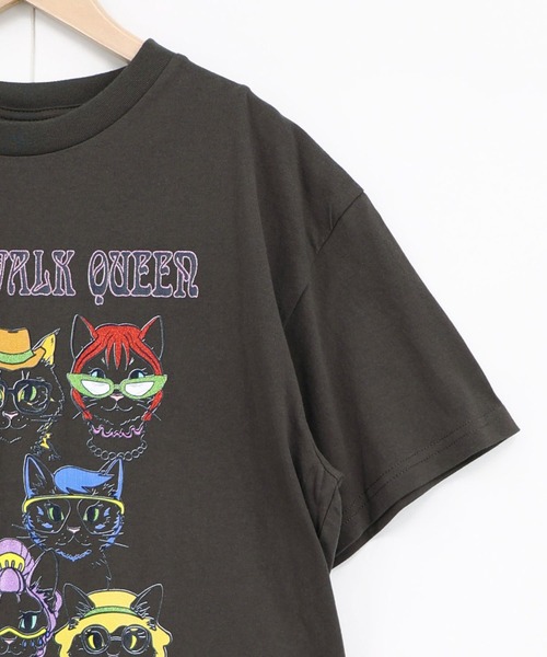 ScoLar(スカラー)の「ScoLar(スカラー) キャットウォーククイーン柄Tシャツ(Tシャツ/カットソー・レディース・チャコールグレー/オフホワイト/パープル・MEDIUM)」の8枚目の写真