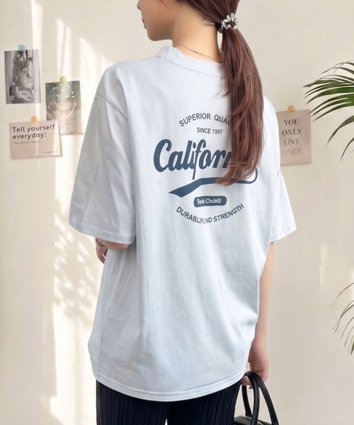 Eclat one(エクラワン)の「【ユニセックス】ゆるっとこなれ見え。Californiaバックプリント半袖ロゴTシャツ(Tシャツ/カットソー・レディース・ブルー/グレー/ホワイト/ブラック・FREE)」の1枚目の写真