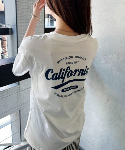 Eclat one(エクラワン)の「【ユニセックス】ゆるっとこなれ見え。Californiaバックプリント半袖ロゴTシャツ(Tシャツ/カットソー・レディース・ブルー/グレー/ホワイト/ブラック・FREE)」の5枚目の写真