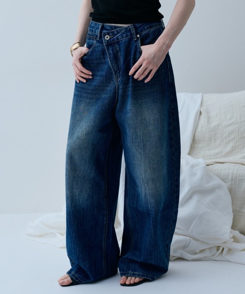 flaeu（フラユ）の「Loose Wide Denim（デニムパンツ・レディース・ブルー・MEDIUM/SMALL）」の2枚目の写真