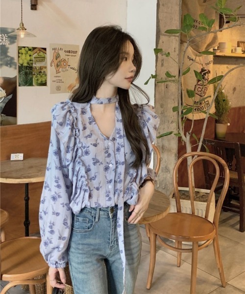 Ritzy(リッツィー)の「チョーカーデザイン フリルスリーブ 花柄シフォンブラウス(シャツ/ブラウス・レディース・ベージュ/ブルー・FREE)」の7枚目の写真