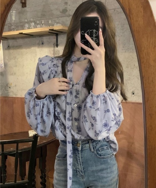 Ritzy(リッツィー)の「チョーカーデザイン フリルスリーブ 花柄シフォンブラウス(シャツ/ブラウス・レディース・ベージュ/ブルー・FREE)」の8枚目の写真