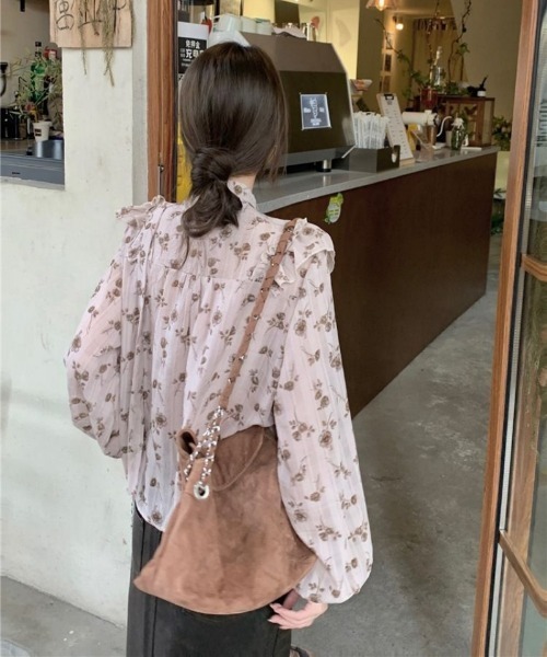 Ritzy(リッツィー)の「チョーカーデザイン フリルスリーブ 花柄シフォンブラウス(シャツ/ブラウス・レディース・ベージュ/ブルー・FREE)」の10枚目の写真