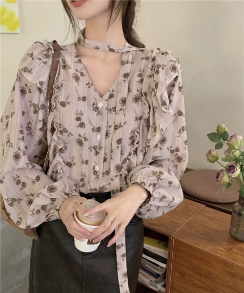 Ritzy(リッツィー)の「チョーカーデザイン フリルスリーブ 花柄シフォンブラウス(シャツ/ブラウス・レディース・ベージュ/ブルー・FREE)」の11枚目の写真