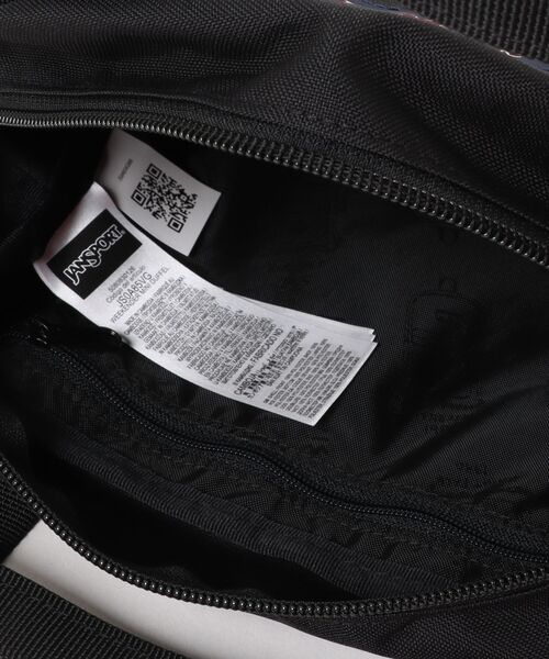 JANSPORT(ジャンスポーツ)の「【JANSPORT】WEEKENDER MINI DUFFEL(ショルダーバッグ・メンズ・ネイビー/ベージュ/ブラック/グリーン・FREE)」の7枚目の写真
