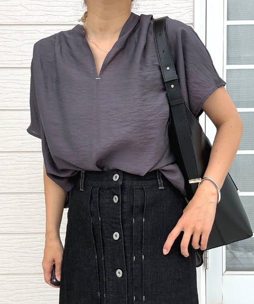 Q(キュー)の「シアーレーヨンスキッパーブラウス(シャツ/ブラウス・レディース・サーモンピンク/アイボリー/チャコールグレー・MEDIUM)」の14枚目の写真