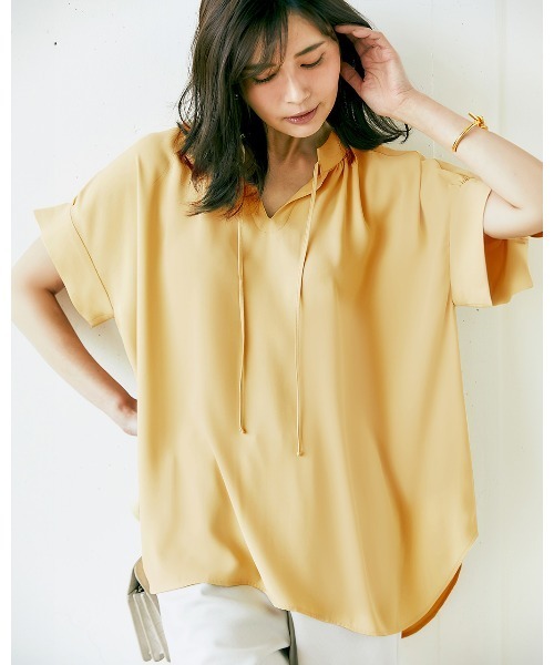 DoCLASSE( ドゥクラッセ)の「バックサテンジョーゼット・ドロストブラウス(Tシャツ/カットソー・レディース・ブラック/イエロー/ネイビー/ベージュ/ストーン・11/13/7/9)」の5枚目の写真