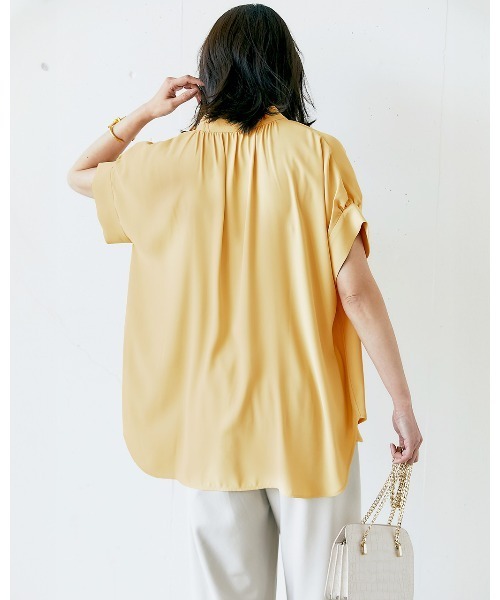 DoCLASSE( ドゥクラッセ)の「バックサテンジョーゼット・ドロストブラウス(Tシャツ/カットソー・レディース・ブラック/イエロー/ネイビー/ベージュ/ストーン・11/13/7/9)」の8枚目の写真