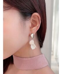 シェルフラワーメタルピアス