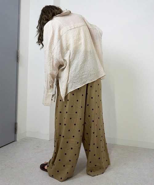 gossara（ゴサラ）の「【抜け感漂う一枚】裾ドロストスキッパーブラウス（シャツ/ブラウス・レディース・チャコールグレー/ブラウン/ライトグレー・FREE）」の8枚目の写真