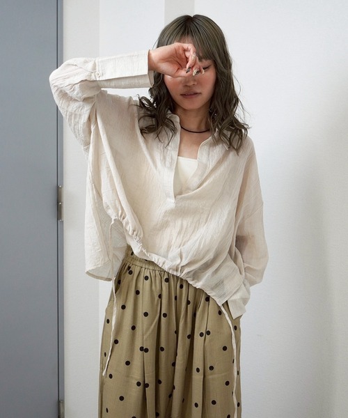 gossara（ゴサラ）の「【抜け感漂う一枚】裾ドロストスキッパーブラウス（シャツ/ブラウス・レディース・チャコールグレー/ブラウン/ライトグレー・FREE）」の13枚目の写真
