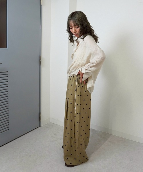 gossara（ゴサラ）の「【抜け感漂う一枚】裾ドロストスキッパーブラウス（シャツ/ブラウス・レディース・チャコールグレー/ブラウン/ライトグレー・FREE）」の9枚目の写真
