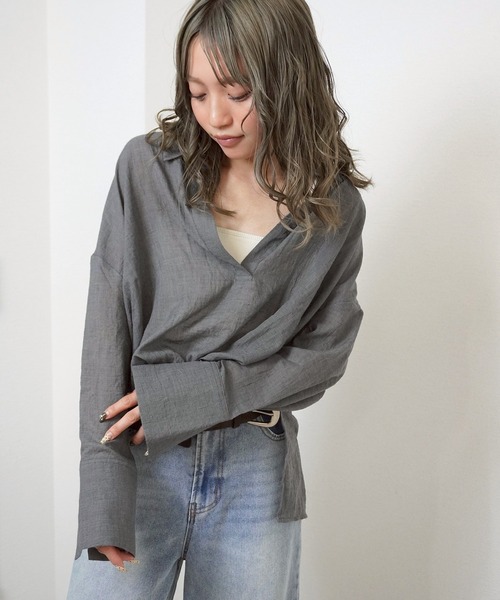 gossara（ゴサラ）の「【抜け感漂う一枚】裾ドロストスキッパーブラウス（シャツ/ブラウス・レディース・チャコールグレー/ブラウン/ライトグレー・FREE）」の5枚目の写真