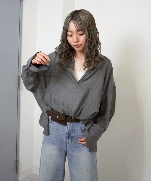 gossara（ゴサラ）の「【抜け感漂う一枚】裾ドロストスキッパーブラウス（シャツ/ブラウス・レディース・チャコールグレー/ブラウン/ライトグレー・FREE）」の7枚目の写真