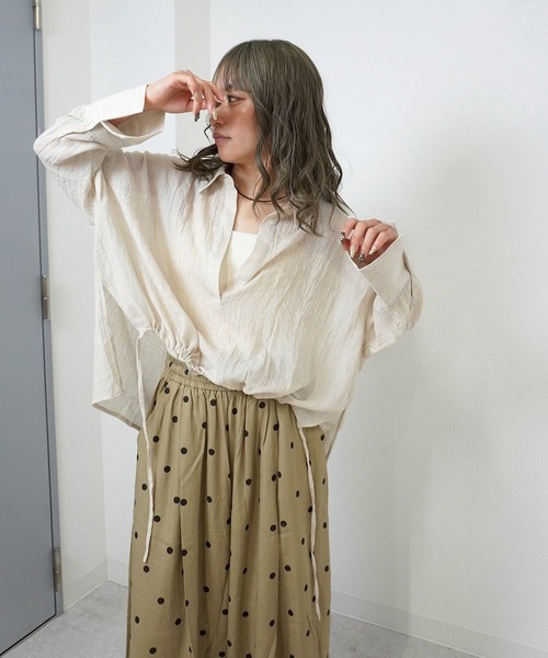 gossara（ゴサラ）の「【抜け感漂う一枚】裾ドロストスキッパーブラウス（シャツ/ブラウス・レディース・チャコールグレー/ブラウン/ライトグレー・FREE）」の14枚目の写真