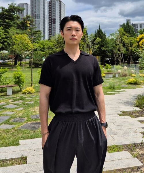 HYOJI(ヒョージ)の「26 SS ウォッシャブルリネンオープンカラークロップニット (6カラー)(ニット/セーター・メンズ・クリーム/レッド/グレー/ブラック/チャコール/ネイビー・L/XL/M)」の18枚目の写真