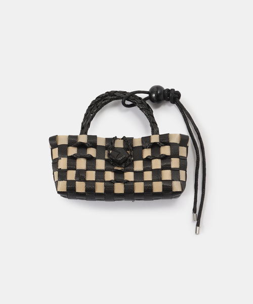 Spick & Span(スピックアンドスパン)の「NHE / ニエ Ngang keychain LIP CASE(その他小物・レディース・ブラック/ブラック系その他/ホワイト系その他・FREE)」の3枚目の写真