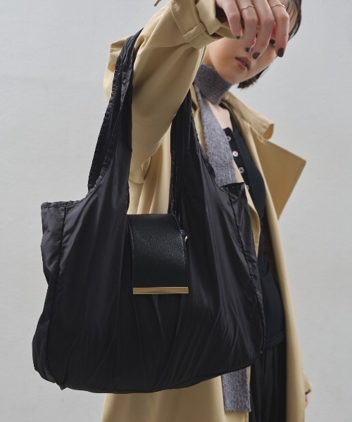 LUMII.(ルミー)の「【動画あり】チャーム付きデザインエコバッグ/折り畳み/おしゃれなエコBAG(エコバッグ/サブバッグ・レディース・ブラック/ブラウン・FREE)」の1枚目の写真