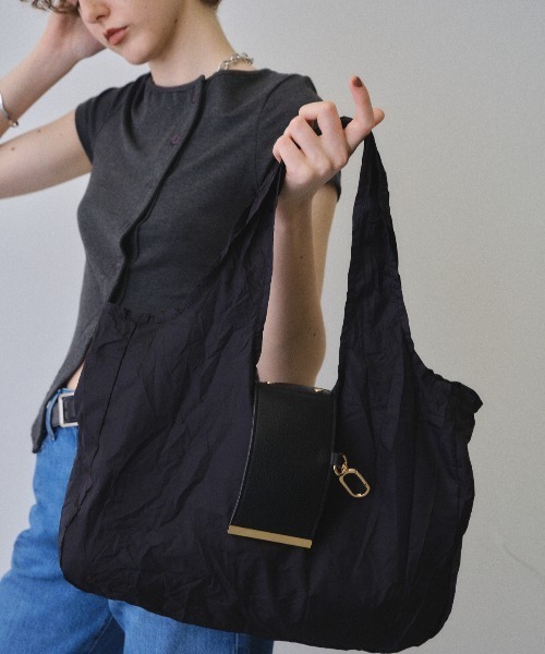 LUMII.(ルミー)の「【動画あり】チャーム付きデザインエコバッグ/折り畳み/おしゃれなエコBAG(エコバッグ/サブバッグ・レディース・ブラック/ブラウン・FREE)」の4枚目の写真