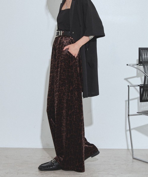 PAGEBOY(ページボーイ)の「クールベロアパンツ【接触冷感/ウエストゴム】(その他パンツ・レディース・ブラック/レオパード・FREE)」の4枚目の写真