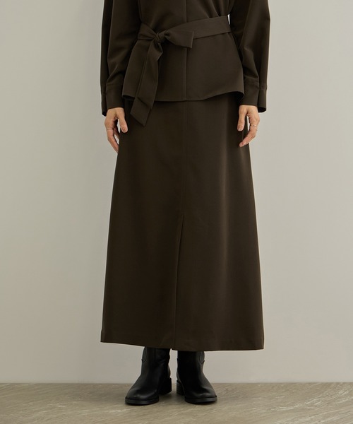 SALON adam et rope'(サロン アダム エ ロペ)の「【WEB限定】マットサテンセミフレアスカート / イージーケア・セットアップ対応(スカート・レディース・ブラウン/ブラック・FREE)」の1枚目の写真